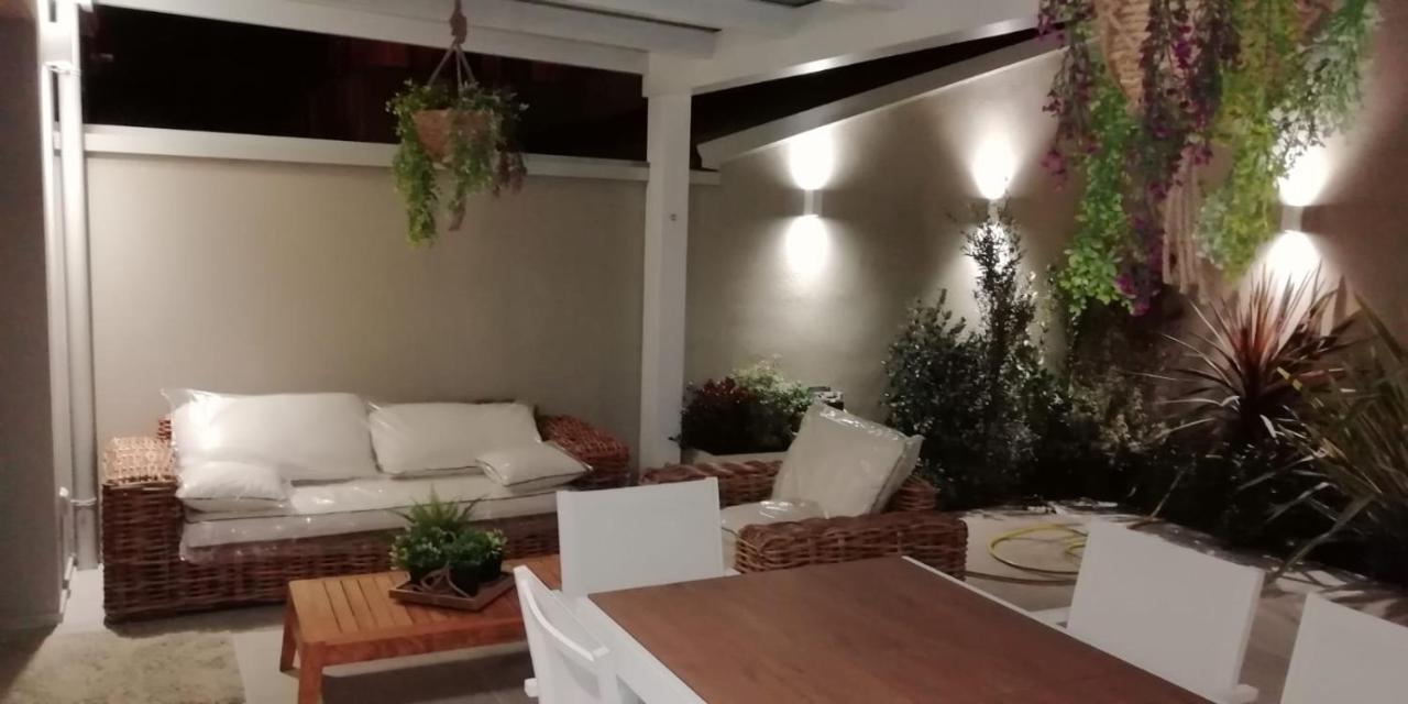 Town-Beach Home チヴィタノーヴァ・マルケ エクステリア 写真